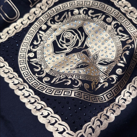 XL Guess Black Tee with Gold Emblem - Picture 7 of 7